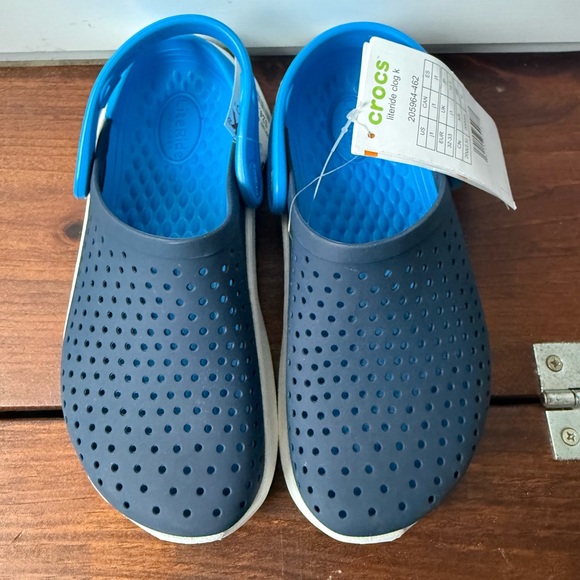 NWT crocs size J1 navy and royal blue kids - Picture 2 of 2